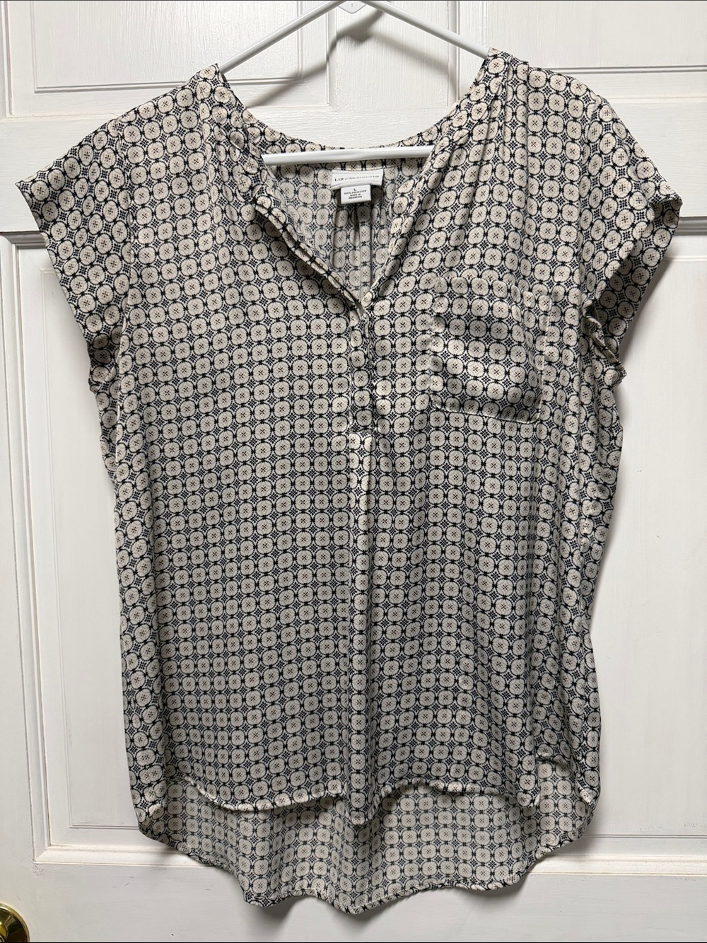 Ann Taylor Geometric Cap-Sleeve Blouse in Cream and Black